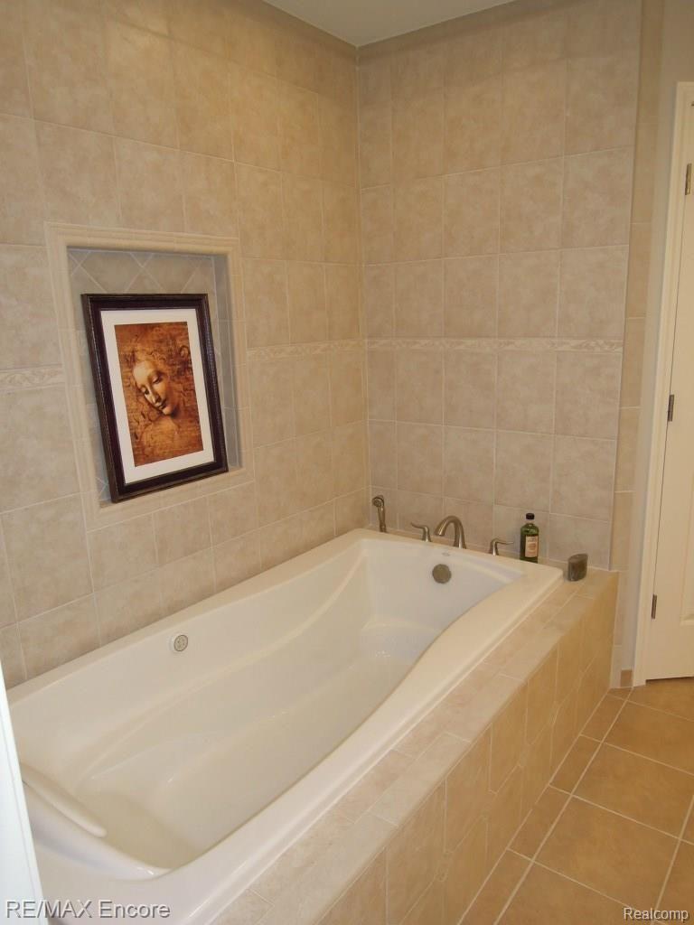 3822 Winding Brk Circle, Unit 8 Rochester, MI 48309 - Photo 37 of 64 DSCN0377.jpg
