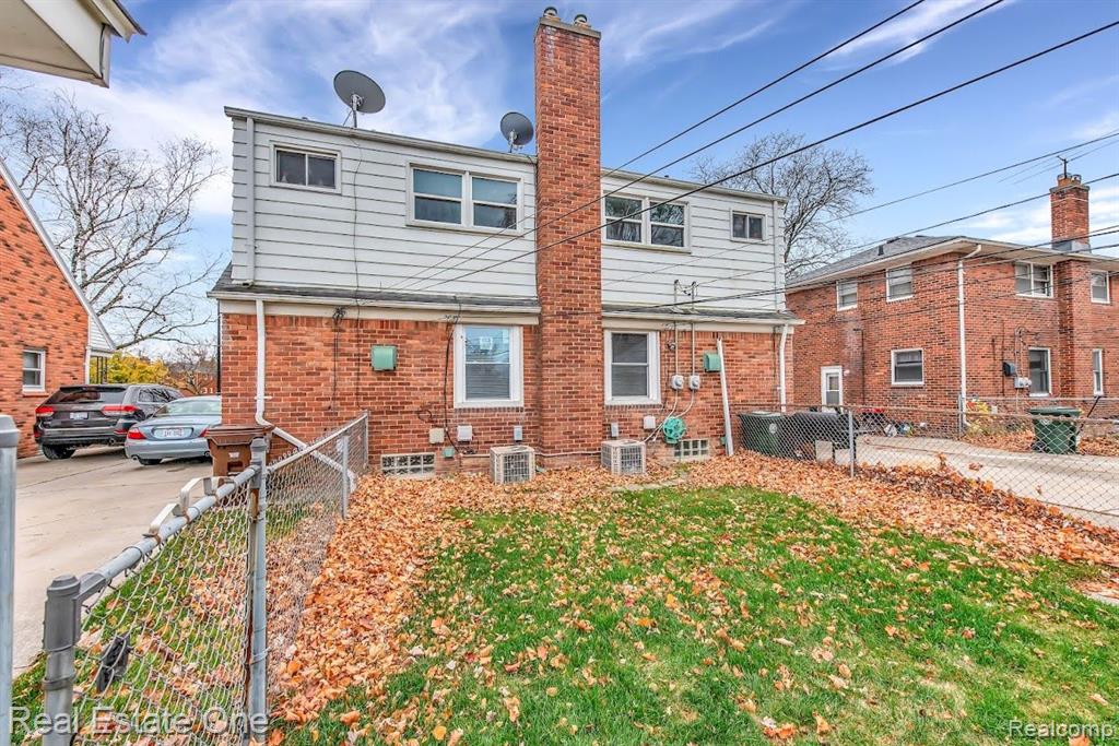 2022 Vernier Road Grosse Pointe Woods, MI 48236 - Photo 34 of 40