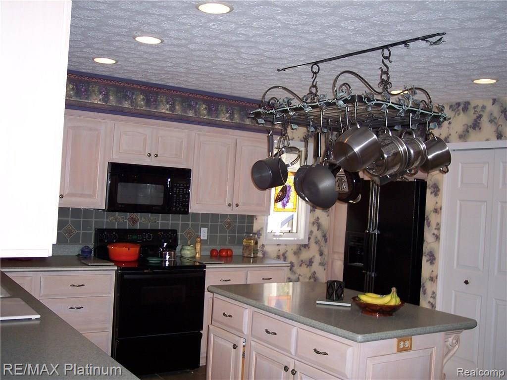 7508 Welle Road Brighton, MI 48116 - Photo 18 of 64 2004-06-08 16.51