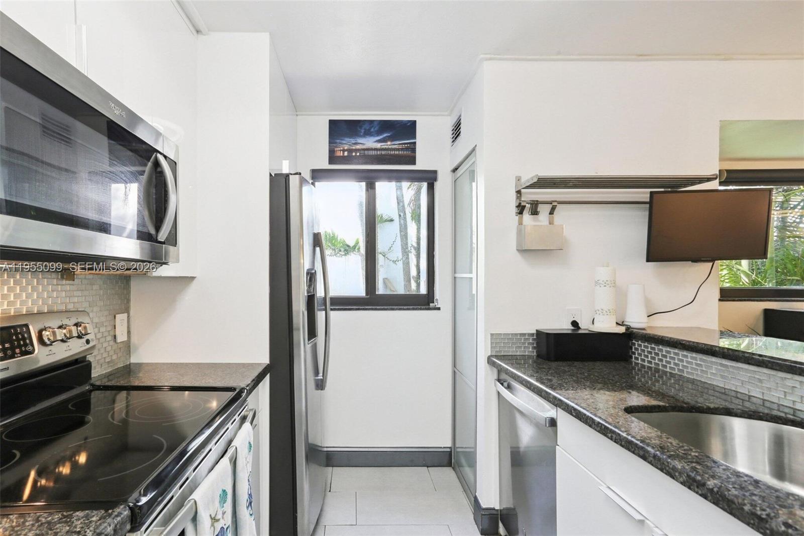 2593 Trapp Avenue, Unit 3 Miami, FL 33133 - Photo 4 of 32