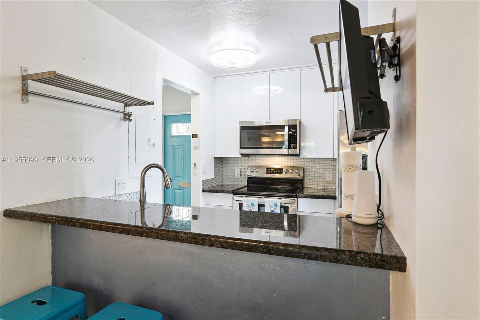 2593 Trapp Avenue, Unit 3 Miami, FL 33133 - Photo 5 of 32