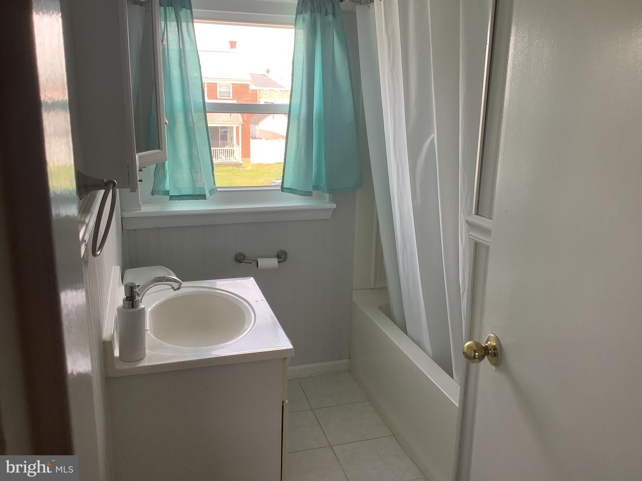 8016 Kimberly Road Dundalk, MD 21222 - Photo 30 of 42 Bathroom View