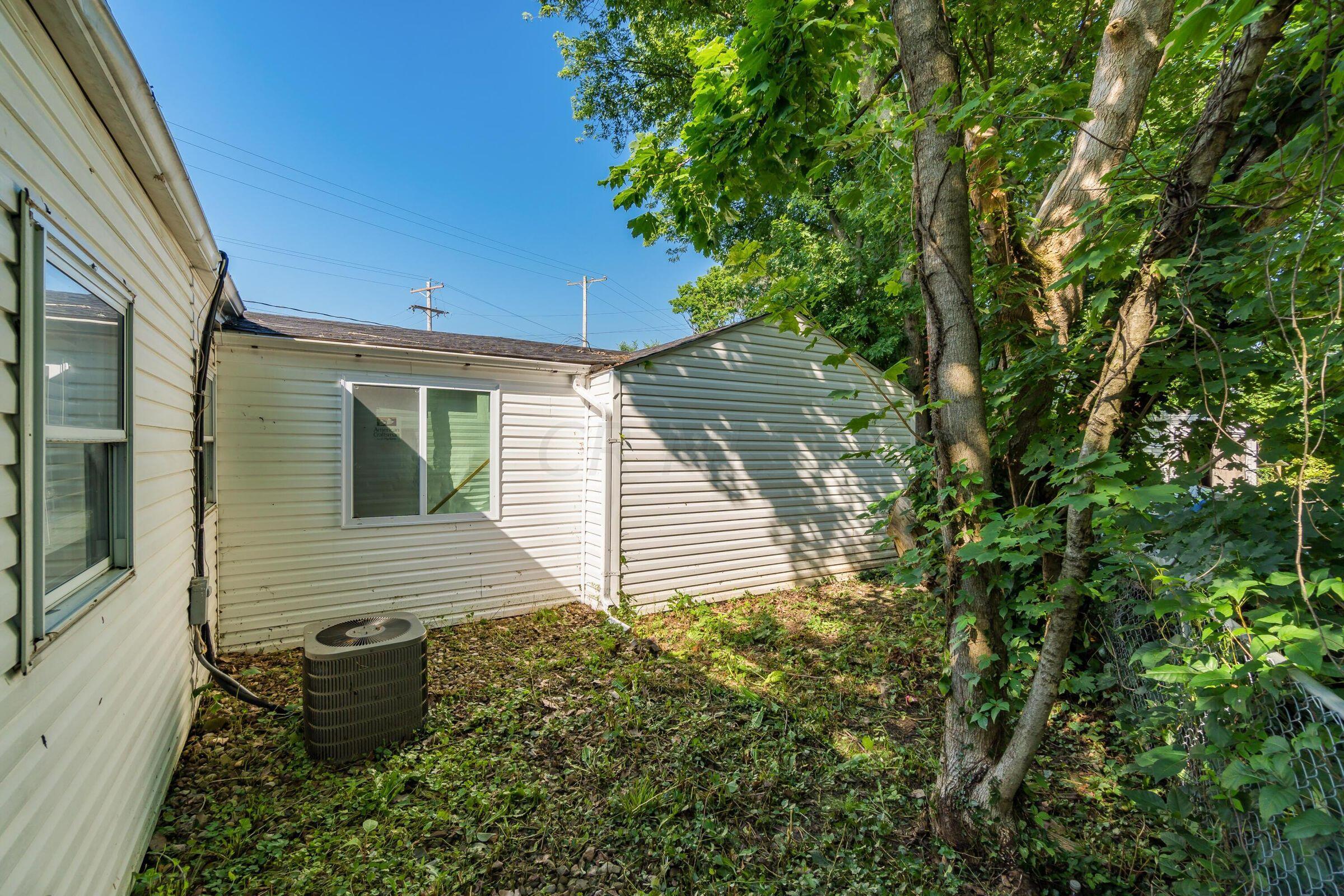 209 South Hampton Road Columbus, OH 43213 - Photo 7 of 32 F0B51C95-FECF-4718-B5BB-23F56679B85F