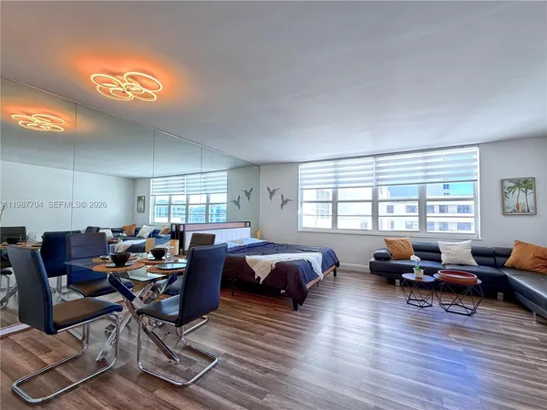 $2,400 | 100 Lincoln Road, Unit 901, Miami Beach, FL 33139