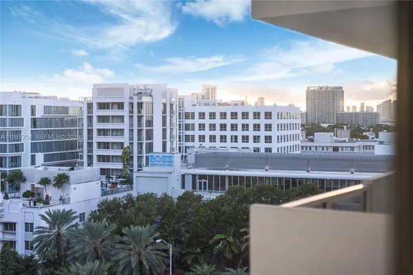 $2,400 | 100 Lincoln Road, Unit 901, Miami Beach, FL 33139