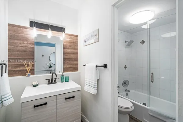 $2,400 | 100 Lincoln Road, Unit 901, Miami Beach, FL 33139
