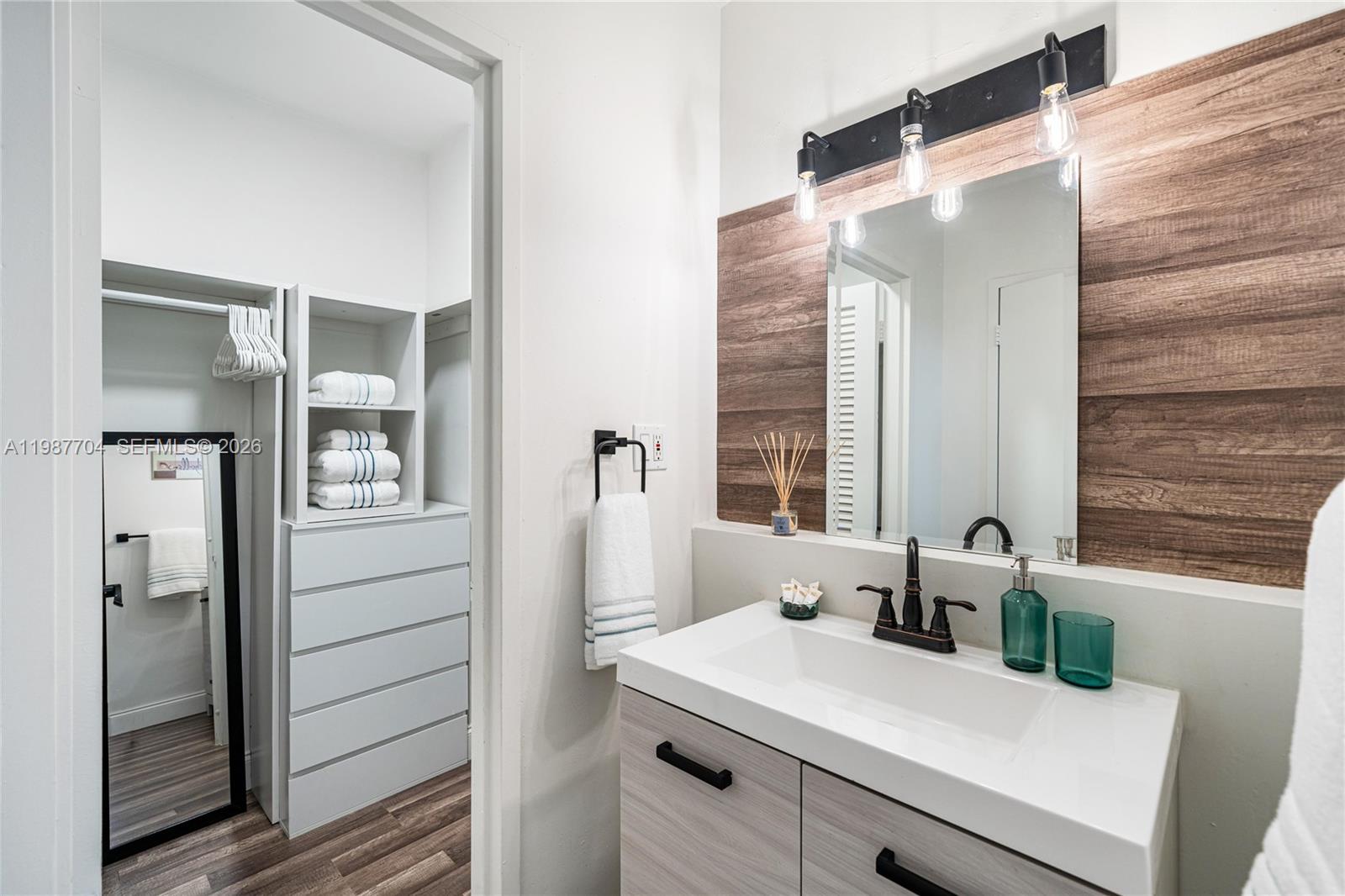 100 Lincoln Road, Unit 901 Miami Beach, FL 33139 - Photo 7 of 20