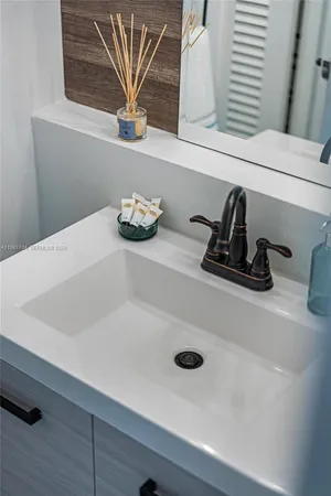 $2,400 | 100 Lincoln Road, Unit 901, Miami Beach, FL 33139