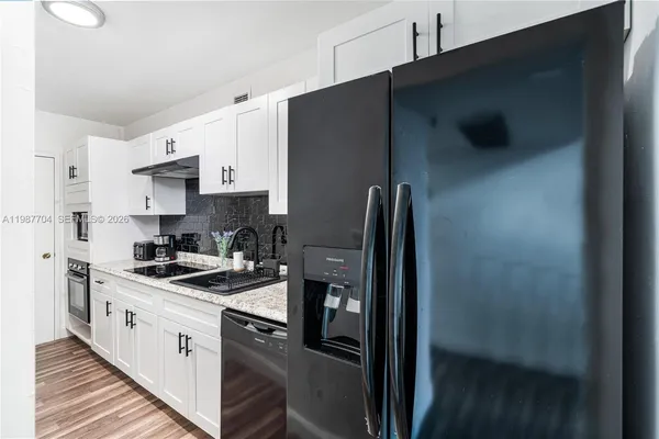 $2,400 | 100 Lincoln Road, Unit 901, Miami Beach, FL 33139