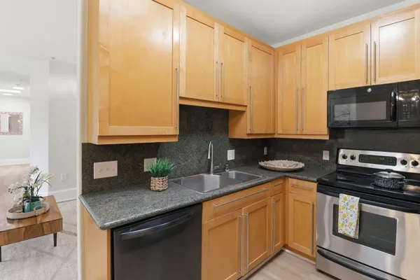 $948,000 | 107 El Camino Real, Unit 302, Burlingame, CA 94010