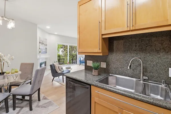 $948,000 | 107 El Camino Real, Unit 302, Burlingame, CA 94010