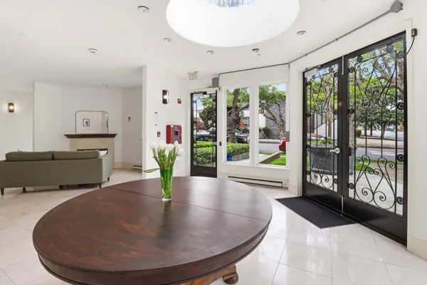 $948,000 | 107 El Camino Real, Unit 302, Burlingame, CA 94010