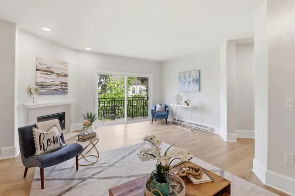 $948,000 | 107 El Camino Real, Unit 302, Burlingame, CA 94010