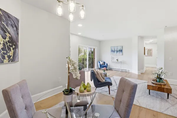 $948,000 | 107 El Camino Real, Unit 302, Burlingame, CA 94010