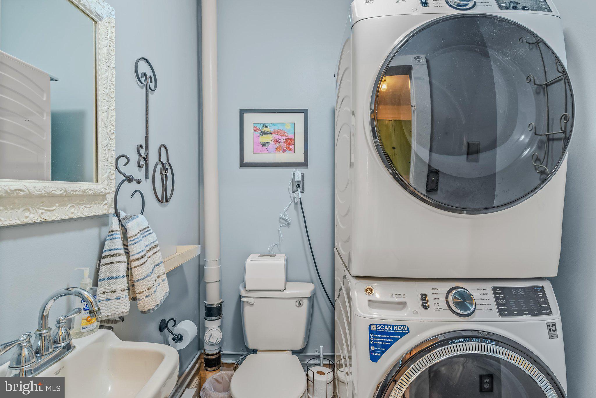 719 South Raleigh Street Martinsburg, WV 25401 - Photo 28 of 45 Laundry / Half Bath