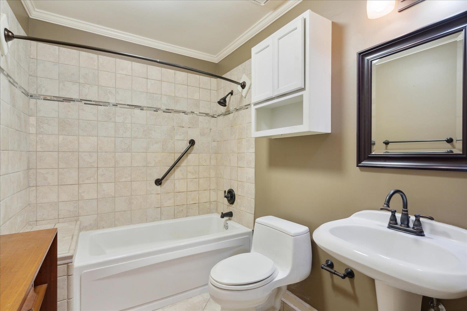 964 Ivy Road Memphis, TN 38117 - Photo 16 of 33 a bathroom with a sink a toilet and a bathtub