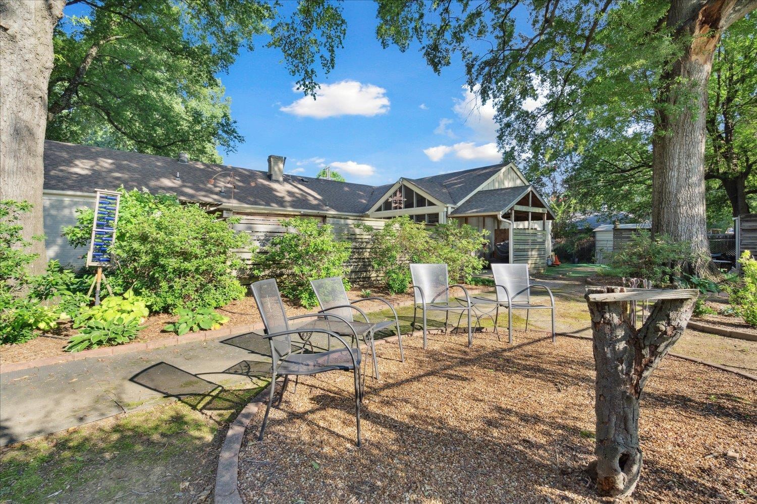 964 Ivy Road Memphis, TN 38117 - Photo 26 of 33 a view of a patio with table and chairs and potted plants