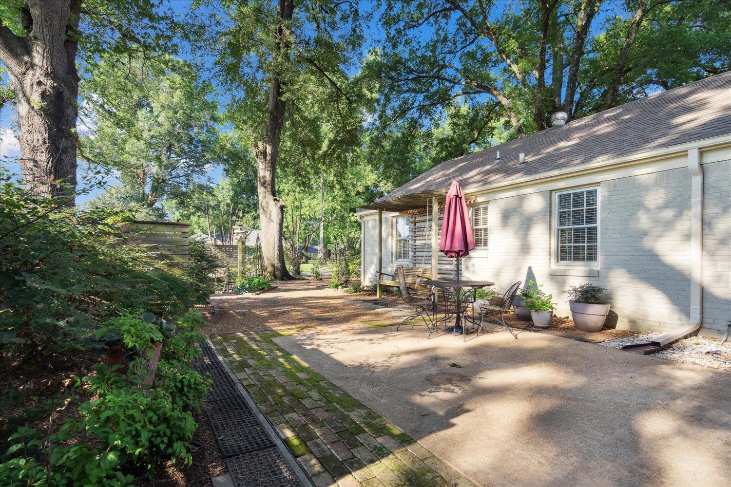 964 Ivy Road Memphis, TN 38117 - Photo 27 of 33 a view of a house with backyard and sitting area