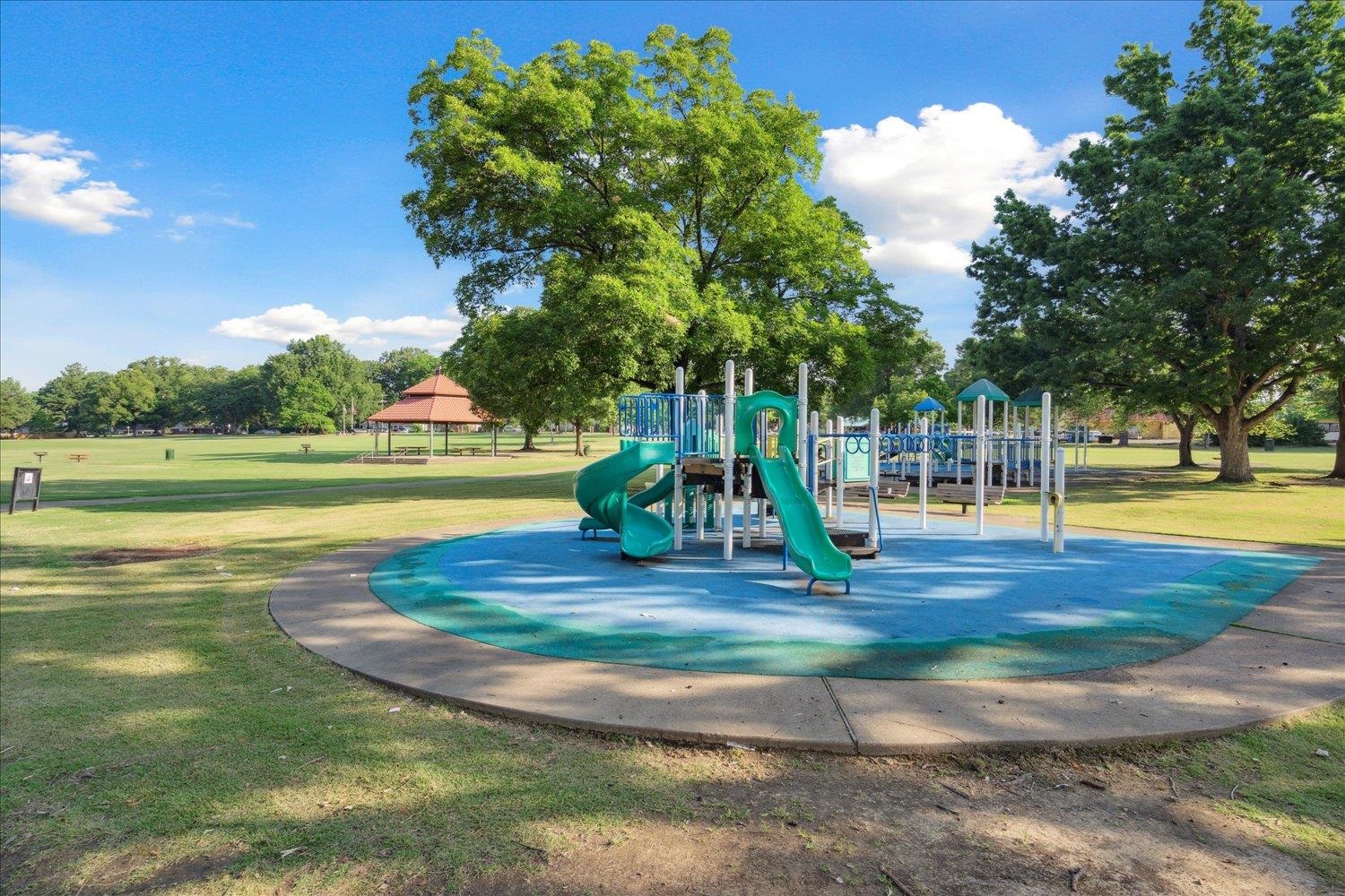 964 Ivy Road Memphis, TN 38117 - Photo 32 of 33 a view of a swimming pool with an outdoor space