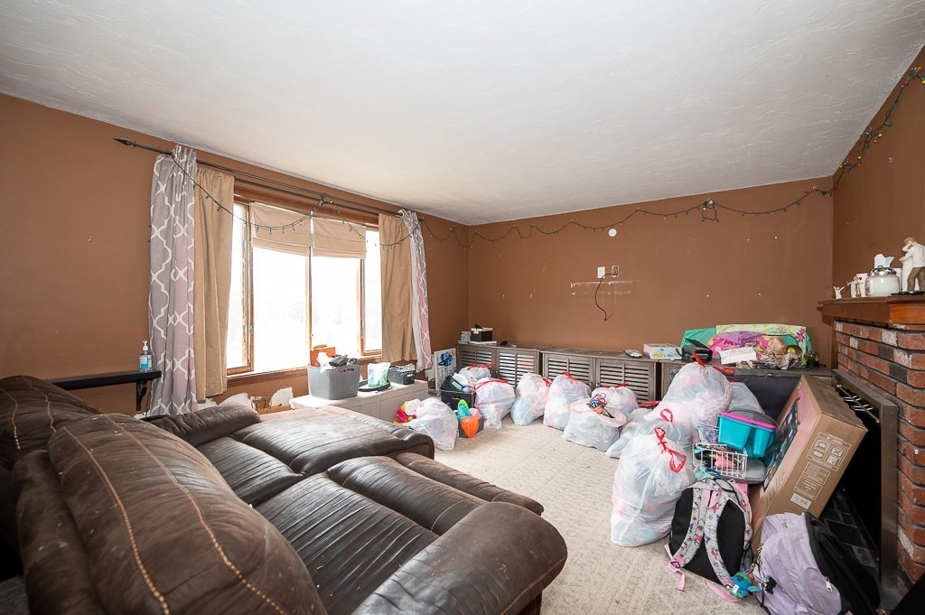 11 Plantation Road, Unit 11 Oxford, MA 01540 - Photo 3 of 29
