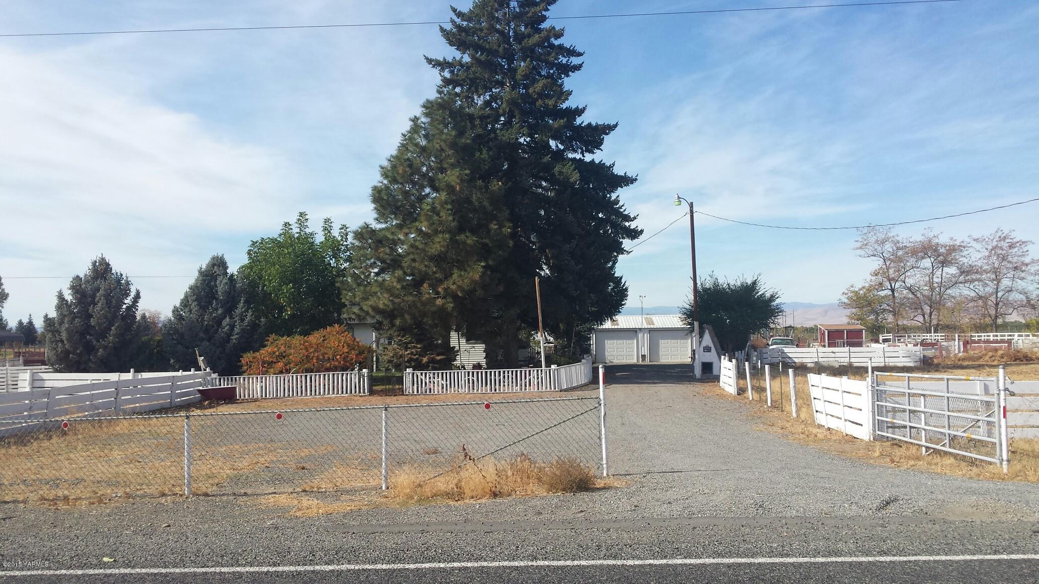 5490 Lateral A Road Wapato, WA 98951 - Photo 1 of 11