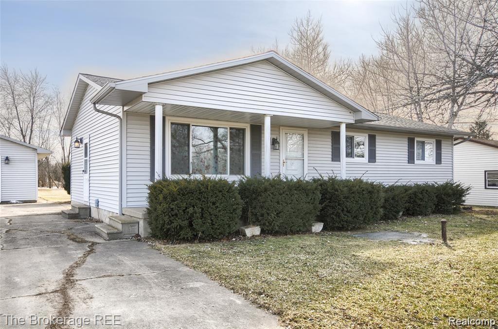 5427 West Lake Road Clio, MI 48420 - Photo 3 of 36 DSC_1887-HDR(5).jpg
