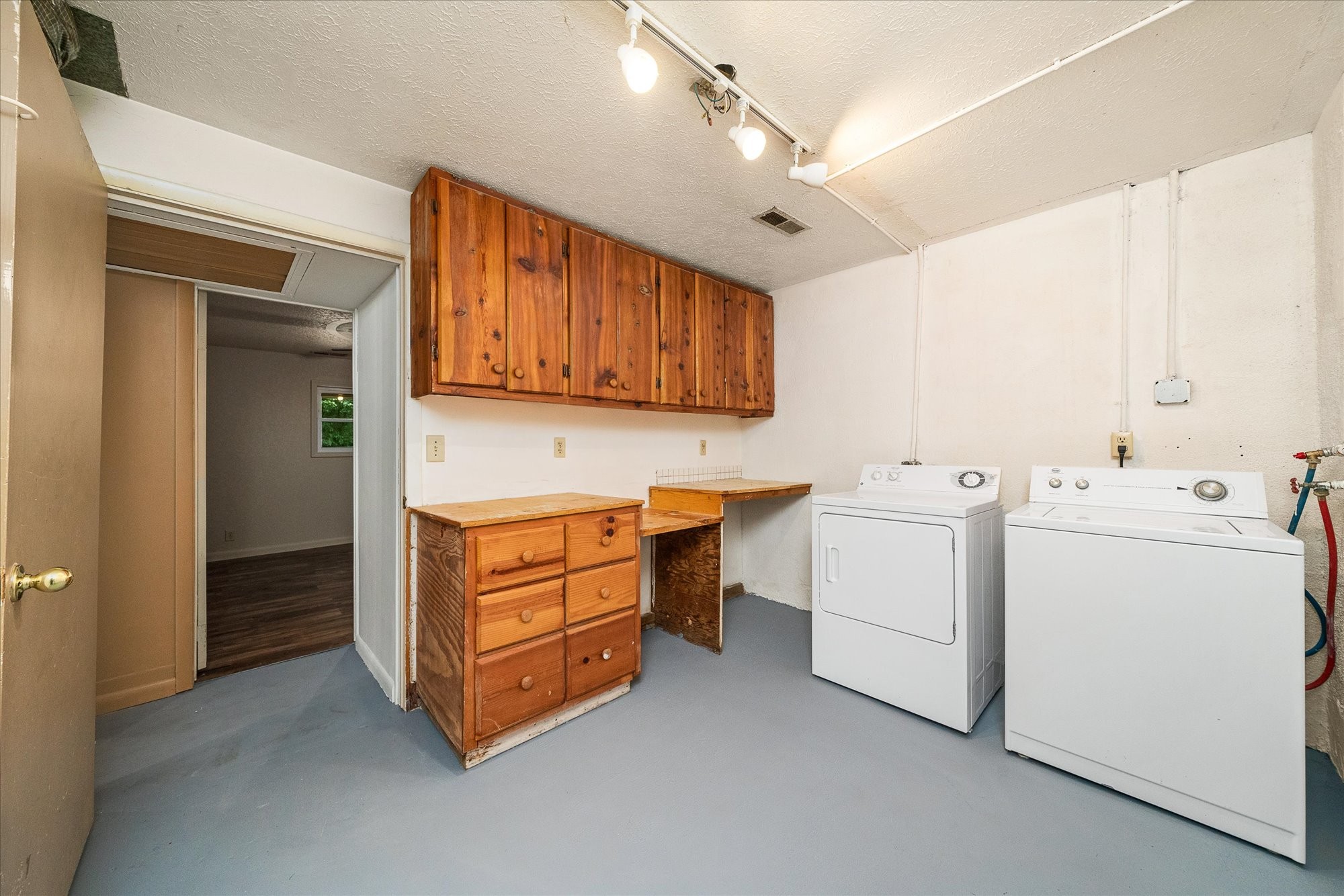 191 Gard Road Smithville, TN 37166 - Photo 20 of 37 Large laundry room- washer and dryer included