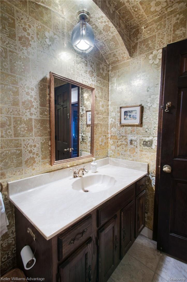 34135 Hunters Row Farmington, MI 48331 - Photo 22 of 30 HuntersRow_34135_FullBathA_04.jpg
