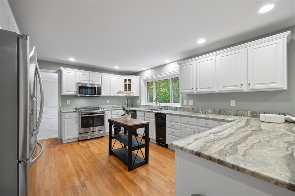 10 Fieldstone Way Boxford, MA 01921 - Photo 5 of 42