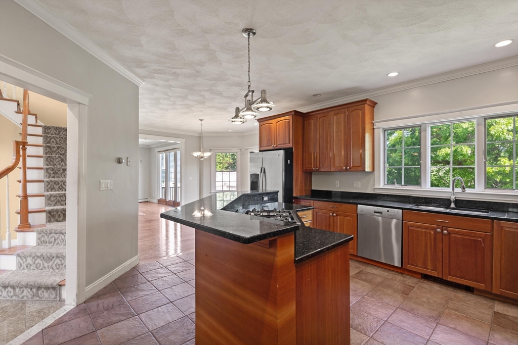 239 Judge Road Lynn, MA 01904 - Photo 6 of 26 Gallery Image 6