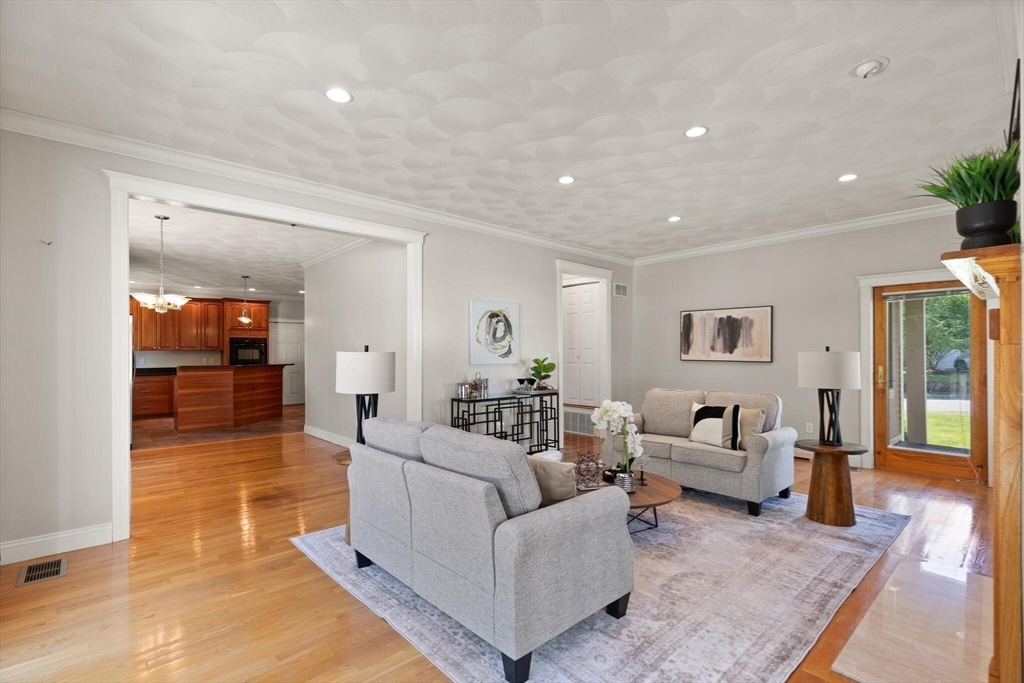239 Judge Road Lynn, MA 01904 - Photo 10 of 26 Gallery Image 10