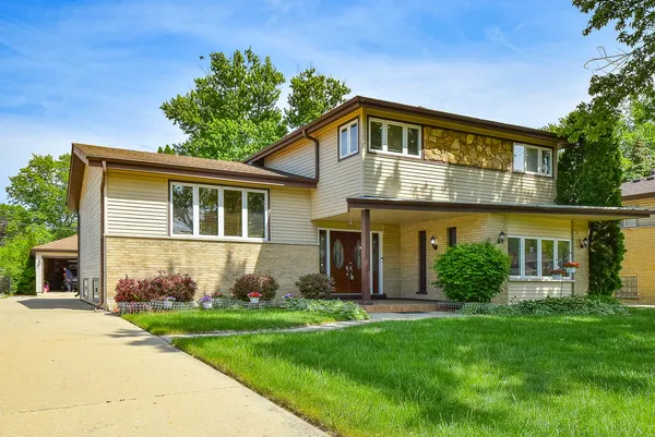 $575,000 | 1413 North Burning Bush Lane, Mount Prospect, IL 60056