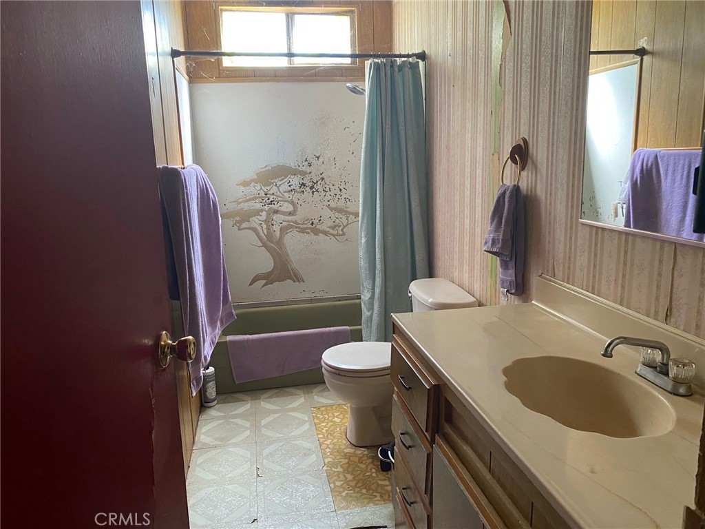 11775 State Highway Red Bluff, CA 96080 - Photo 22 of 23 a bathroom with a sink a toilet and shower