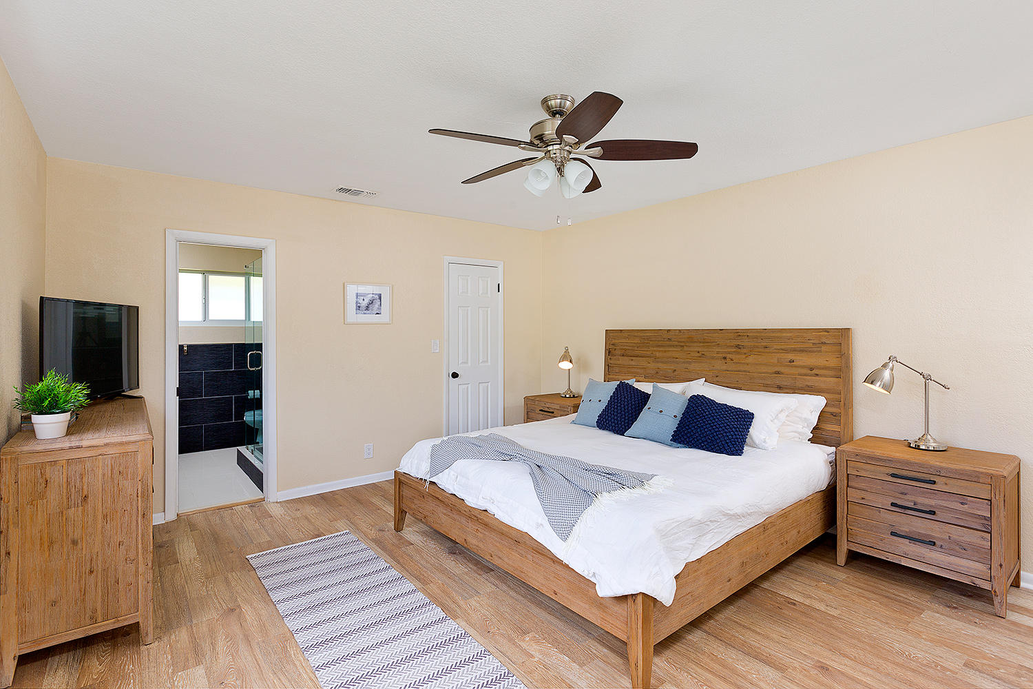 2741 Northeast 40th Court Lighthouse Point, FL 33064 - Photo 27 of 44 26_Masterbedroom_2