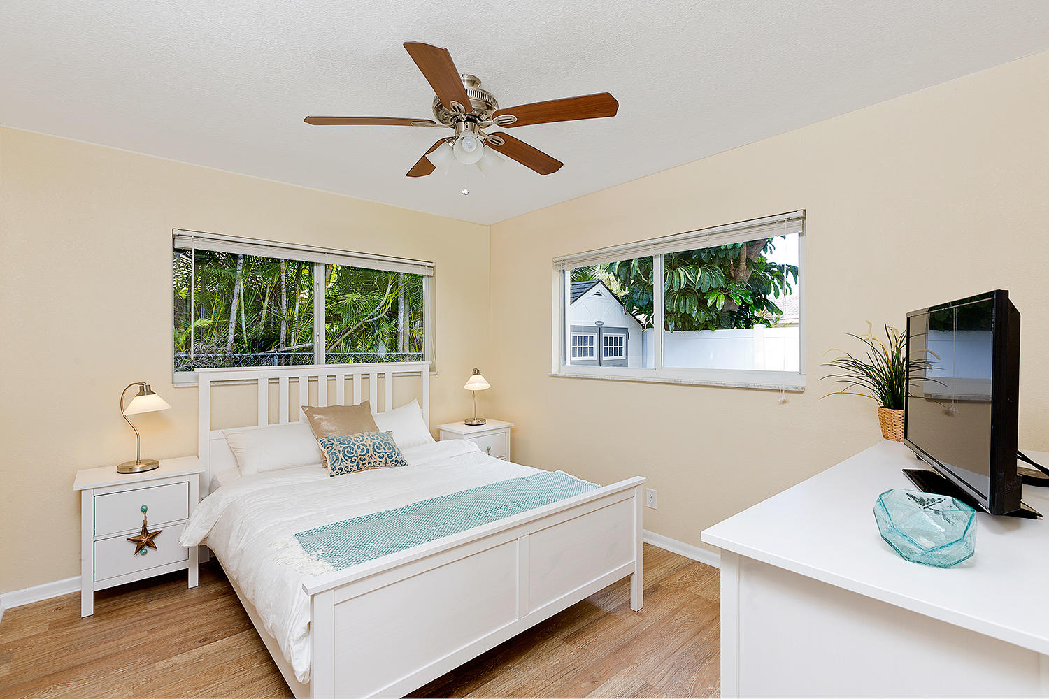 2741 Northeast 40th Court Lighthouse Point, FL 33064 - Photo 32 of 44 31_Bedroom3_1