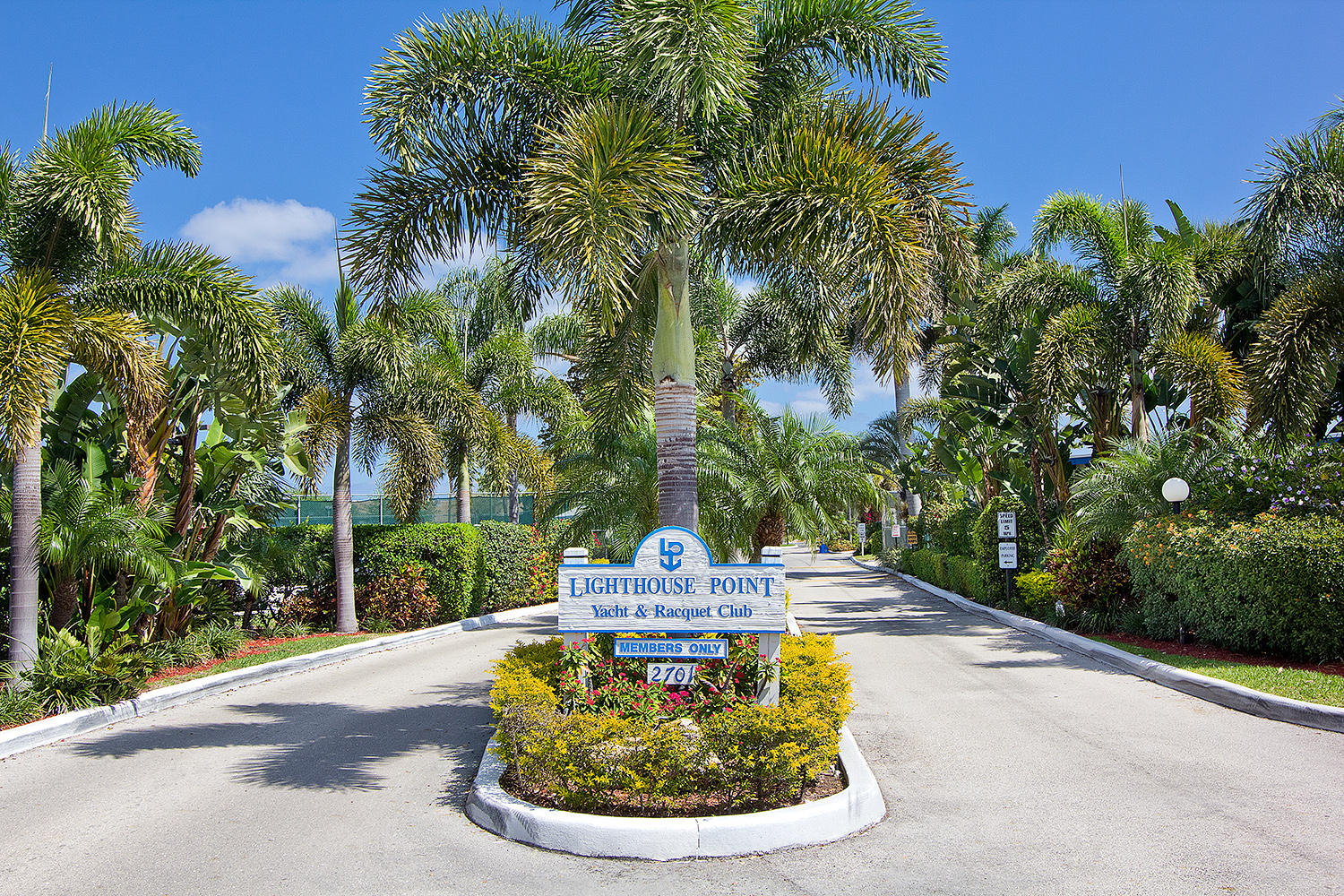 2741 Northeast 40th Court Lighthouse Point, FL 33064 - Photo 41 of 44 41_RaquetClubEntrance1