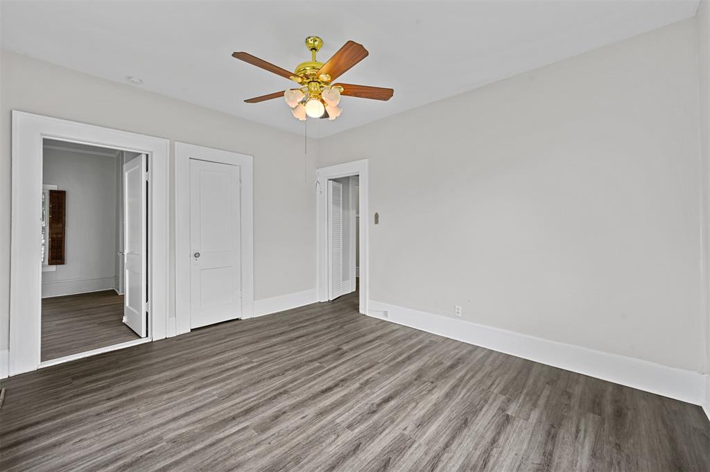520 Brooks Avenue Dallas, TX 75208 - Photo 14 of 22 an empty room with wooden floor and window