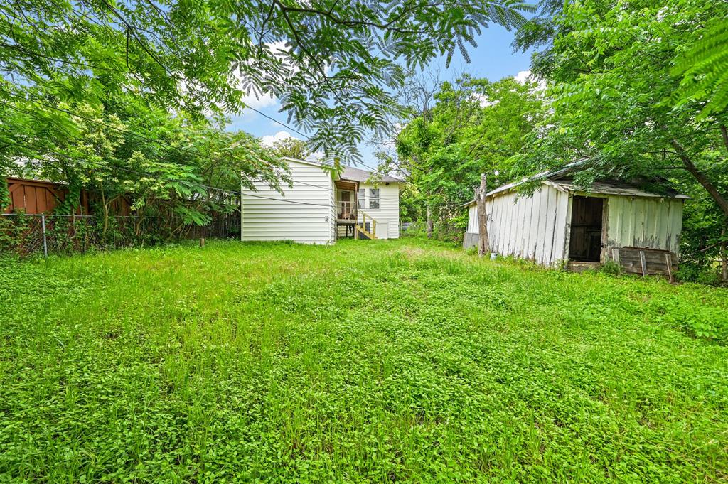 520 Brooks Avenue Dallas, TX 75208 - Photo 22 of 22 a view of a house with backyard and garden