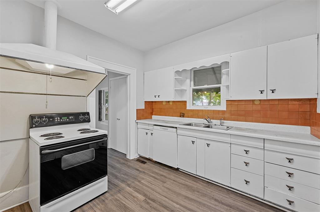 520 Brooks Avenue Dallas, TX 75208 - Photo 7 of 22 a kitchen with granite countertop white cabinets and stainless steel appliances
