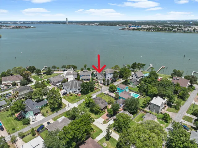 $1,150,000 | 1207 North Shore Drive, Clear Lake Shores, TX 77565