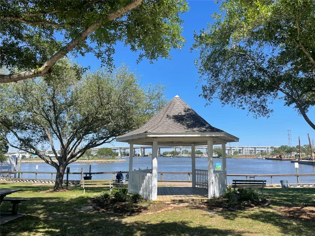 $1,150,000 | 1207 North Shore Drive, Clear Lake Shores, TX 77565