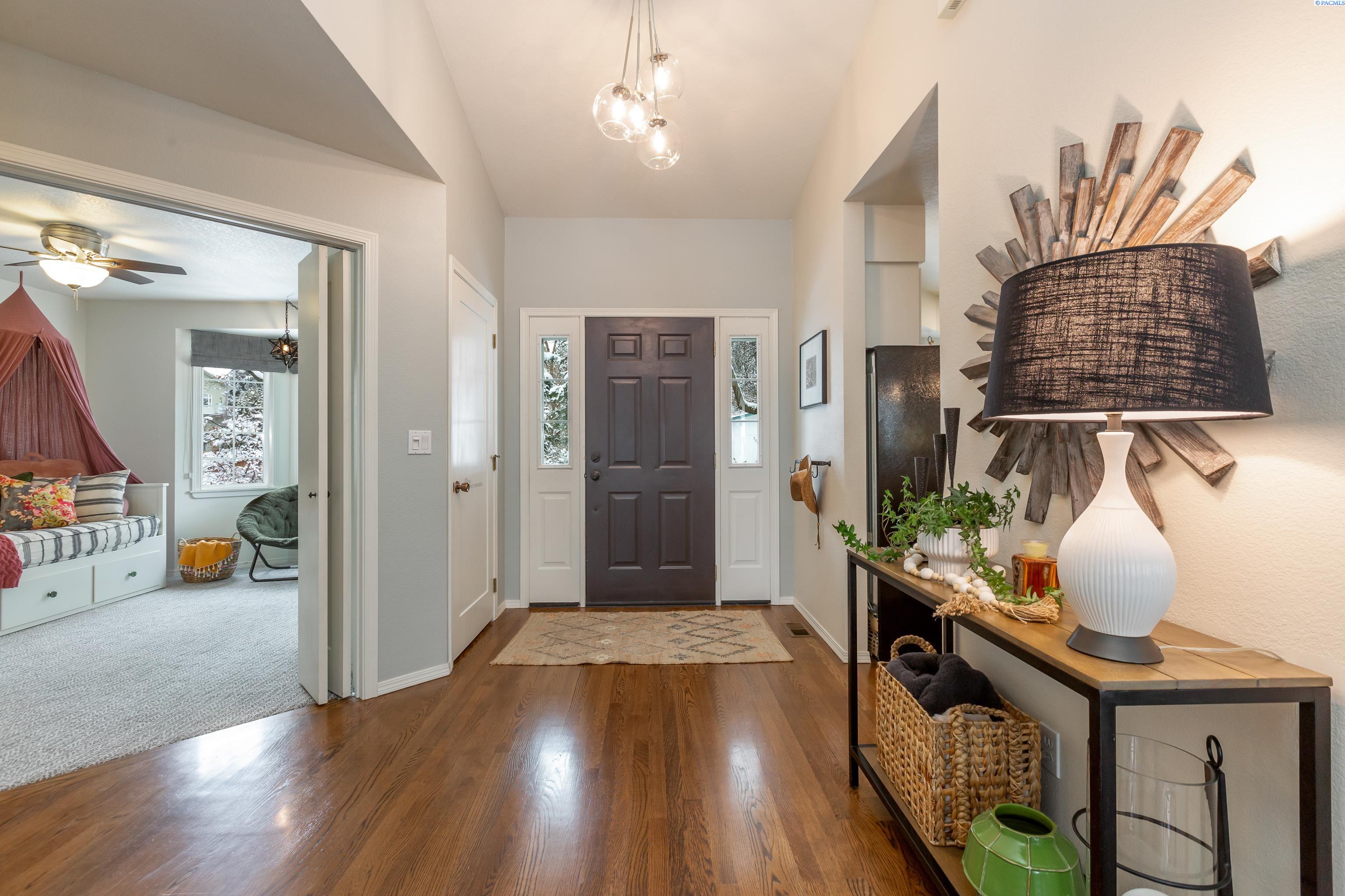 706 Southeast Ridgeview Street Pullman, WA 99163 - Photo 7 of 34 Gallery Image 7