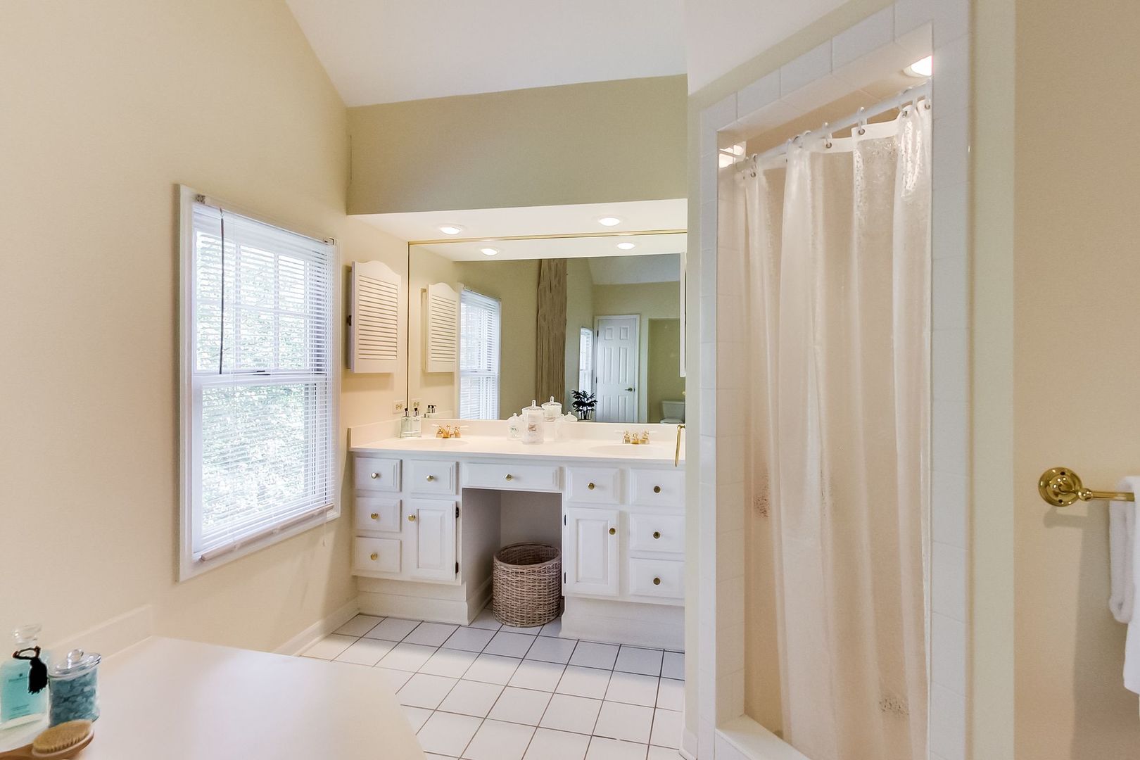 2131 Middlefork Road Northfield, IL 60093 - Photo 22 of 34 a spacious bathroom with a double vanity sink a mirror and a bathtub