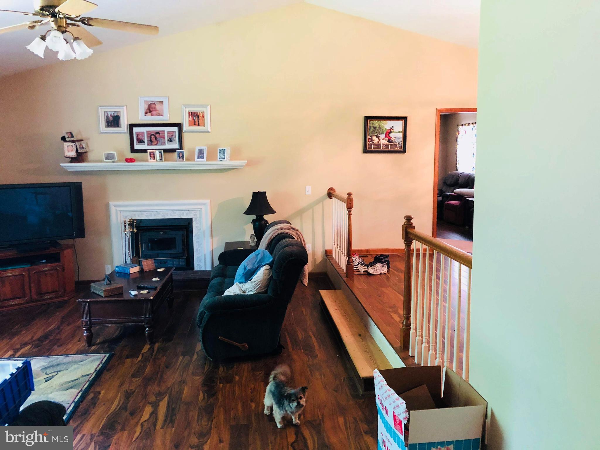 10233 Old Lawyers Road Rhoadesville, VA 22542 - Photo 8 of 20 Living Room
