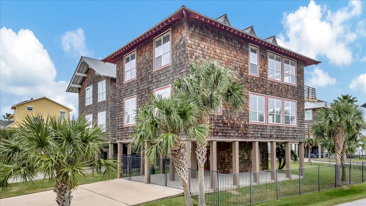 1202 Todville Road Seabrook, TX 77586 - Photo 2 of 45 These palm trees are hearty and add to the minimal bay landcaping.