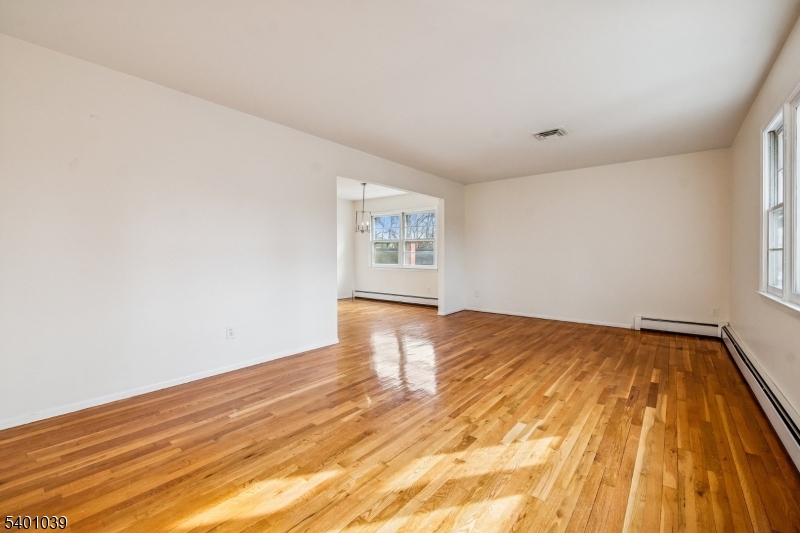 13 Evergreen Avenue Springfield, NJ 07081 - Photo 4 of 35