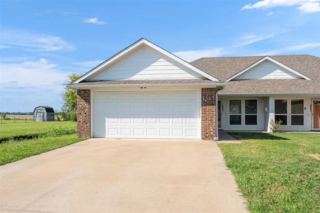 $1,450 | 410 Andrew Drive, Unit B, Mabank, TX 75147