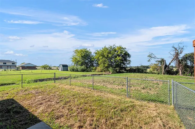 $1,450 | 410 Andrew Drive, Unit B, Mabank, TX 75147