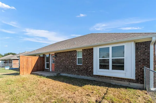 $1,450 | 410 Andrew Drive, Unit B, Mabank, TX 75147