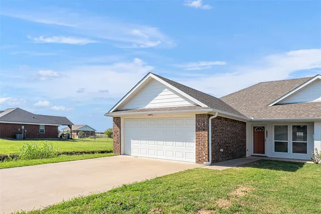 $1,450 | 410 Andrew Drive, Unit B, Mabank, TX 75147